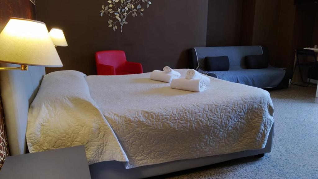 CENTRAL ROOMS acr camera tripla classic cconforthotels bari 01