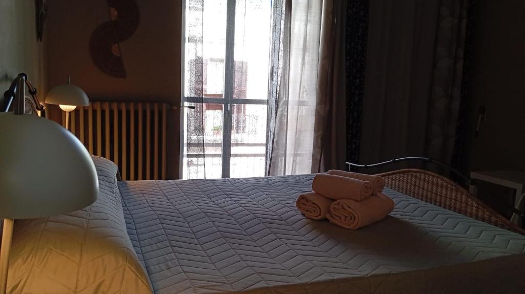 SUITE & CHIC rb camera queen balcone suiteandchic cconforthotels bari 02