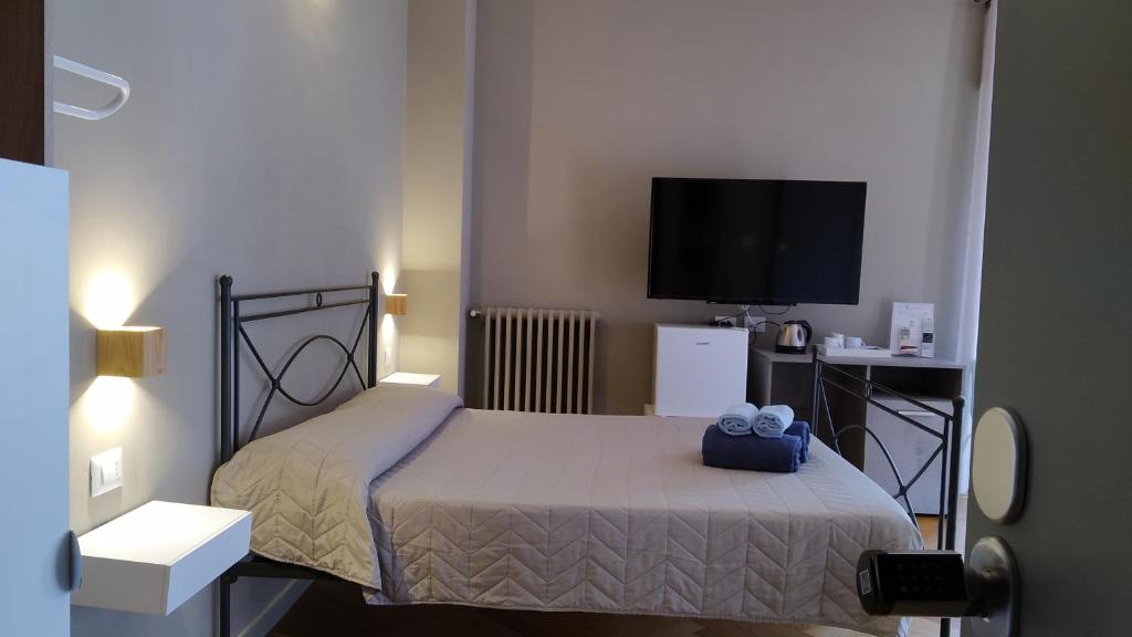 SUITE & CHIC rb camera tripla superior suiteandchic cconforthotels bari 02
